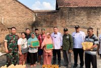Bupati Pesawaran serahkan bantuan BAZNAS pada korban kebakaran di Dusun Penengahan, Desa Gedong Tataan, Pesawaran.