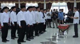 Pj. Kota Palembang, Ratu Dewa melantik RT dan RW se-Kecamatan Sukarami, Kota Palembang.
Foto: Rizky Pratama, Kabar Indonesia