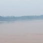 Penampakan kabut asap tebal akibat karhutla di atas aliran Sungai Batang Hari, Kabupaten Batang Hari. Foto: Baidillah, Kabar Indonesia.