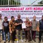 Kasipenkum Kejati Sumsel Vanny Yulia Eka Sari menerima pernyataan sikap GPAKS Sumsel. 
Foto: Irwanto, Kabar Indonesia