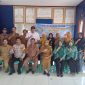 Peratin Asahan Way Sindi, Bhabinkamtibmas, dan seluruh Aparat Pekon Asahan Way Sindi berfoto bersama setelah mengadakan Musrenbang Pekon Asahan Way Sindi.
Foto: Joni Irawan, Kabar Indonesia.