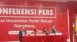Rektor UKB memberikan keterangan dalam Konferensi Pers terkait informasi yang salah tentang UKB Palembang.
Foto: RPS, Kabar Indonesia
