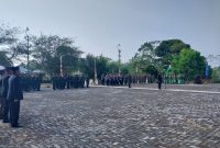 Prajurit Kodim 0422 Lampung Barat Lakukan Tabur Bunga di TMP Liwa dalam rangka HUT TNI Ke-78.
Foto: Kristian Agusani, kabarindonesia.co