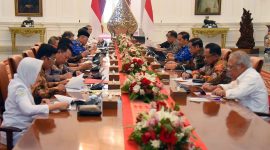 Jokowi pimpin rapat terbatas kabinet untuk bahas dampak El-Nino.

Foto: Instagram Resmi Sekretariat Kabinet