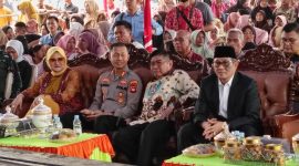 Heri Amalindo dan Lurus Alex Noerdin hadiri sedekah adat Desa Tapus. Foto: RPS, kabarindonesia.co