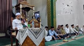 Pengisi tausiah Ustadz Tajudin Yahya