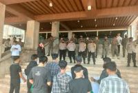 Kawali Sumsel lakukan aksi damai tuntut janji Jokowi soal karhutla di depan Gedung DPRD Sumsel.