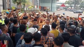 Massa Aktivis Sumsel Bersatu (ASB) gelar aksi massa tuntut Pj. Gubernur Sumsel Copot Kasatpol PP Sumsel. Foto: RPS, kabarindonesia.co