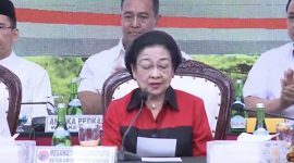Megawati Soekarnoputri bacakan keputusan PDI Perjuangan memilih Mahfud MD sebagai cawapres pendamping Ganjar Pranowo. Tangkapan Layar: YouTube resmi PDI Perjuangan.