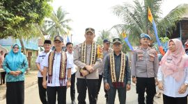 Kapolres Pesisir Barat AKBP Alsyahendra meresmikan Pekon Way Nukak, Pesisir Barat sebagai Kampung Tangguh Bebas Narkoba yang pertama di Pesisir Barat. Foto: Joni Irawan, kabarindonesia.co