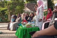 Kepala Sekolah SMA Negeri 9, Linda Krisnawati memberikan sambutan dalam Peringatan Maulid Nabi Muhammad SAW Tahun 1445 H.   Foto: Ferry HT, Kabar Indonesia