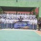 Siswa Siswi SMA Negeri Pesisir Selatan dan Satlantas Polres Pesisir Barat berfoto bersama dalam Program Police Goes to School.
Foto: Humas Polres Pesisir Barat