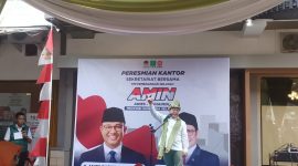 Cak Imin melakukan orasi politik di depan pendukung AMIN saat meresmikan Kantor Sekber dan Tim Pemenang untuk Wilayah Sumatera Selatan.
Foto: RPS, kabarindonesia.co 