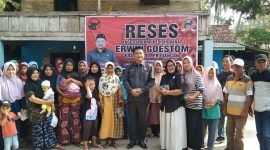 Legislator Kabupaten Pesisir Barat dari Fraksi PDI Perjuangan, Erwin Gustom lakukan reses tahap ketiga di Pekon Way Napal, Kecamatan Krui Selatan. Foto: Joni Irawan, kabarindonesia.co