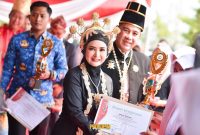 Bupati Pesawaran Dendi Romadhona dan istri kenakan pakaian adat DI Yogyakarta saat peringatan HSP ke-95. Foto: Dinas Kominfo Pesawaran, kabarindonesia