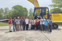 Petambak Dipasena menerima bantuan 1 unit eksavator dari Kementerian KKP. Foto: Nafian Faiz, Kabar Indonesia