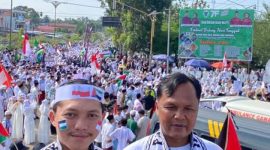 Ribuan warga Batanghari melakukan aksi massa dan long march mendukung kemerdekaan Palestina. Foto: Baidillah, Kabar Indonesia