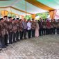 Ketua ISPI Lampung Barat, Parosil Mabsus berfoto bersama pengurus ISPI Lambar. Foto: Dokumen Panitia