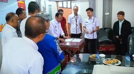 Pj. Bupati Lampung Barat, Nukman tanda tangani nota kesepahaman dengan 5 kampus ternama di Indonesia untuk kembangkan potensi Geopark Kaldera Suoh. Foto: Haerul Abadi, Kabar Indonesia