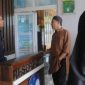 Ketua Harian Forum Masyarakat Pesawaran Bersatu (FPMB) dan IWO Indonesia mendatangi Kantor BPS Pesawaran untuk minta keterangan terkait dugaan adanya oknum pegawai BPS Pesawaran yang 'mengolah' data rekrutmen Mitra BPS 2024. Foto: Isbah Cholib, Kabar Indonesia