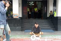 Koalisi Gerakan Penyelamat Lingkungan (KPGL) melakukan aksi massa di Kantor Walikota Palembang menuntut Pemerintah Kota Palembang untuk Bongkar Bangunan Ilegal. Foto: RPS, Kabar Indonesia.