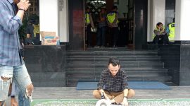 Koalisi Gerakan Penyelamat Lingkungan (KPGL) melakukan aksi massa di Kantor Walikota Palembang menuntut Pemerintah Kota Palembang untuk Bongkar Bangunan Ilegal. Foto: RPS, Kabar Indonesia.