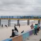Pantai Labuhan Jukung, Krui, Pesisir Barat mulai dipadati pengunjung saat libur akhir tahun 2023. Foto: Joni Irawan, Kabar Indonesia.