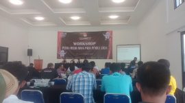 Puluhan jurnalis di Tanggamus tampak serius ikuti materi workshop yang diadakan oleh KPU Tanggamus. Foto: Dedi Heryadi, Kabar Indonesia.