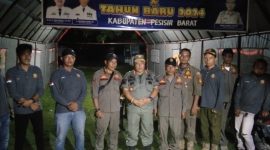 Kasatpol PP dan Damkar Kabupaten  Pesisir Barat Cahyadi Moeis memimpin langsung patroli ke objek-objek wisata yang ada di Krui. Foto: Joni Irawan, Kabar Indonesia.