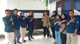 PPK Kebun Tebu, Kabupaten Lampung Barat melakukan supervisi terhadap pemasangan pengumuman berkas calon KPPS ya lulus pada Senin (24/12/2023). Foto: M. Latip, Kabar Indonesia