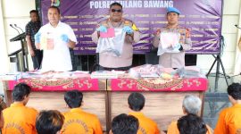 Kapolres Tulang Bawang Barat, Jibrael Bata Awi memberikan keterangan pada Konferensi Pers Akhir Tahun 2023. Sepanjang tahun 2023 tindak pidana curat jadi tindak pidana yang paling dominan terjadi di Tulang Bawang Barat. Foto: Andi Rahman, Kabar Indonesia.