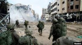 Pasukan Israel memasuki Jalur Gaza yang hancur akibat agresi militer mereka.