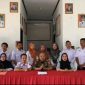 Pj Peratin Pekon Cipta Mulya, Dedi Gunawan bersama aparat Pekon Cipta Mulya bersama-sama membacakan ikrar netralitas dalam Pemilu 2024 pada Rabu (23/12/2023) yang berlangsung di Balai Pekon Cipta Mulya. Foto; Kristian Agus Sani, Kabar Indonesia.