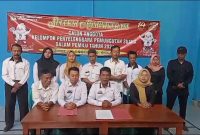 Pj Peratin Pekon Sinar Luas, Fitri Aidy dan jajaran aparat Pekon Sinar Luas mengucapkan ikrar netral dalam Pemilu 2024 di Balai Pekon Sinar Luas pada Rabu (27/12/2023). Foto; M. Latip