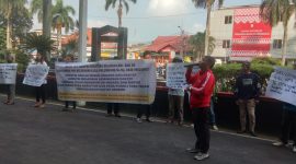 Badan Anti Korupsi Sumsel unjuk rasa minta Pj Walikota Palembang, Ratu Dewa Periksa Oknum Kadis Kominfo Kota Palembang. Foto: Tim