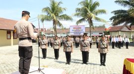 Kapolres Pesisir Barat AKBP Alsyahendra pimpin Upacara Pelantikan dan Sertijab di Polres Pesisir Barat pada Sabtu (30/12/2023). Foto: Joni Irawan, Kabar Indonesia