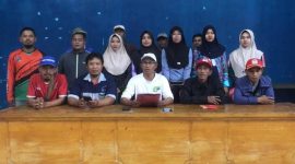 Peratin Tri Budi Syukur Juyanto dan seluruh aparatur pekon melakukan ikrar netral dalam Pemilu 2024 di Balai Pekon Tri Budi Syukur. Foto: M. Latip, Kabar Indonesia