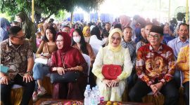 Bacagub Sumatera Selatan, Heri Amalindo dan Caleg DPRD Sumsel Lury Alex Noerdin disambut ribuan warga Prabumulih pada Sabtu (30/12/2024). Foto: Rizky Pratama Saputra, Kabar Indonesia