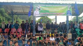 Camat Karya Penggawa, Wike Wijayanti dan Peratin Pekon Penengahan, Miftah Farid membuka Open Turnamen Futsal Pekon Penengahan Tahun 2023. Foto: Joni Irawan, Kabar Indonesia.