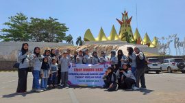 Komunitas Budaya Lampung (KBL) Kabupaten Tulang Bawang mengadakan Studi Budaya Lokal ke Menara Siger dan Makam Raden Intan 2. Foto: Nafian Faiz, Kabar Indonesia
