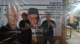 Koordinator Kegiatan Nobar Ganjar-Mahfud, Muhlasin memberikan sambutan saat Nobar Organ Relawan Ganjar-Mahfud Kabupaten Pringsewu pada Jum'at (22/12/2023). Foto: Budi Santoso, Kabar Indonesia