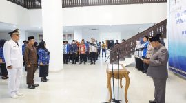 Wakil Bupati Pesisir Barat A. Zulqoini Syarif melantik 64 pejabat di Pesibar termasuk 21 orang kepala sekolah pada Jum'at (22/12/2023). Foto: Joni Irawan, Kabar Indonesia