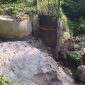 Irigasi pertanian yang mengalirkan air bagi sawah milik petani Pemangku Karyajaya, Pekon Buay Nyerupa, Kecamatan Sukau, Kabupaten Lampung Barat rusak termakan usia. Akibatnya 210 hektar sawah milik warga terancam kekurangan air. Foto Haerul Abadi, Kabar Indonesia.