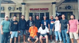 Tim Tekab 308 Presisi Polres Tulang Bawang amankan 2 orang pelaku judi togel di Menggala pada Kamis (28/12/2023). Foto: Andi Rahman, Kabar Indonesia