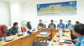Pj Sekdakab Pesibar Jon Edwar menghadiri rapat penilaian penilaian penerapan PPK-BLUD UPTD Puskesmas se-Pesisir Barat pada Jum'at (29/12/2023). Foto: Joni Irawan, Kabar Indonesia