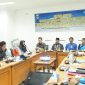 Pj Sekdakab Pesibar Jon Edwar menghadiri rapat penilaian penilaian penerapan PPK-BLUD UPTD Puskesmas se-Pesisir Barat pada Jum'at (29/12/2023). Foto: Joni Irawan, Kabar Indonesia