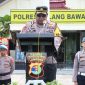 Kapolres Tulang Bawang AKBP Jibrael Bata Awi memimpin upacara kenaikan pangkat setingkat lebih tinggi di lingkungan Polres Tuba pada Minggu (31/12/2023). Foto: Andi Rahman, Kabar Indonesia