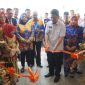 Pj Bupati Tulang Bawang Barat M. Firsada melakukan seremoni potong pita dalam peresmian RSIA Ummi Athayya, Tubaba pada Rabu (03/01/2024). Foto: Andi Rahman, Kabar Indonesia.