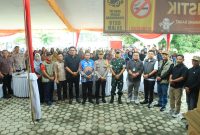 Kapolres Tulang Bawang Barat, Ndaru Istimawan tinjau proses pelipatan surat suara Pemilu 2024 di gudang KPU Tubaba pada Sabtu (6/1/2024). Foto: Andi Rahman, Kabar Indonesia.