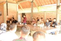 Pj Bupati Tulang Bawang Barat M. Firsada, Ketua Bapanas RI Aris Prasetyo Adi, dan Ketua Umum Gerakan Satmakura Lampung Mochtar Sani hari dalam Mix Corporate Farming di Tiyuh Karta, Kecamatan Tulang Bawang Udik, Tubaba dalam Mix Corporate Farming pada Sabtu (6/1/2024). Foto: Andi Rahman, Kabar Indonesia.